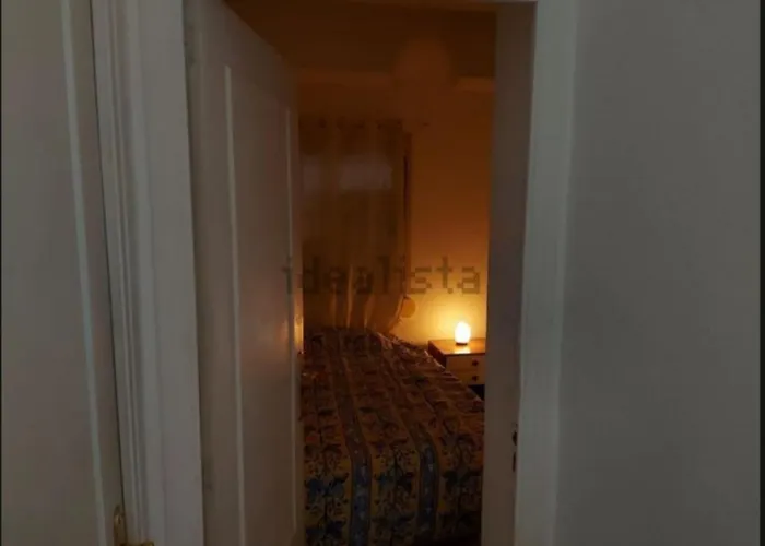 Cama Grande Doble Con Smarttv * Alicante